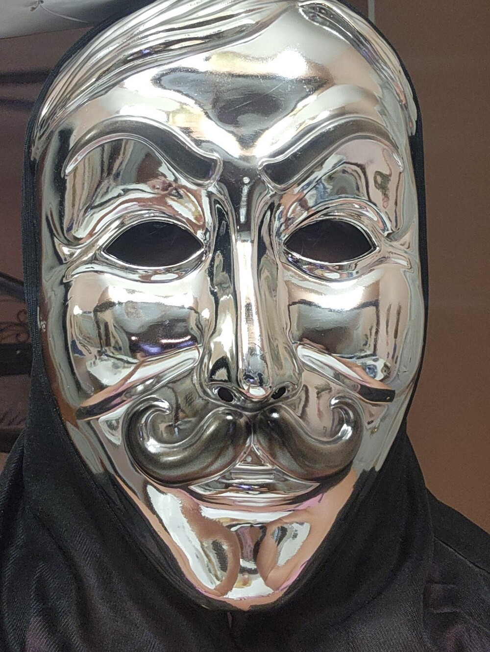 Silver Metallic Guy Fawkes-Style Men's Mask - Unbranded